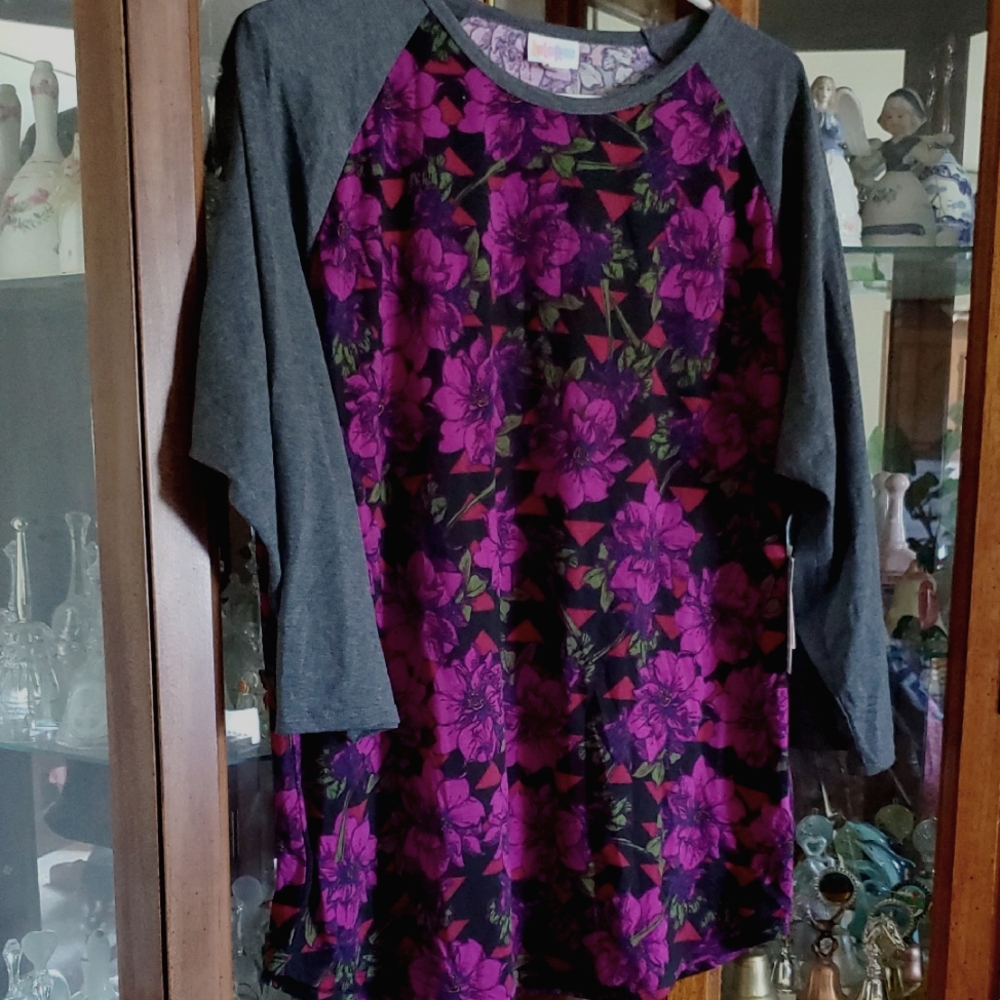 #RAN10 (CH) NWT LuLaRoe Randy Baseball Tee